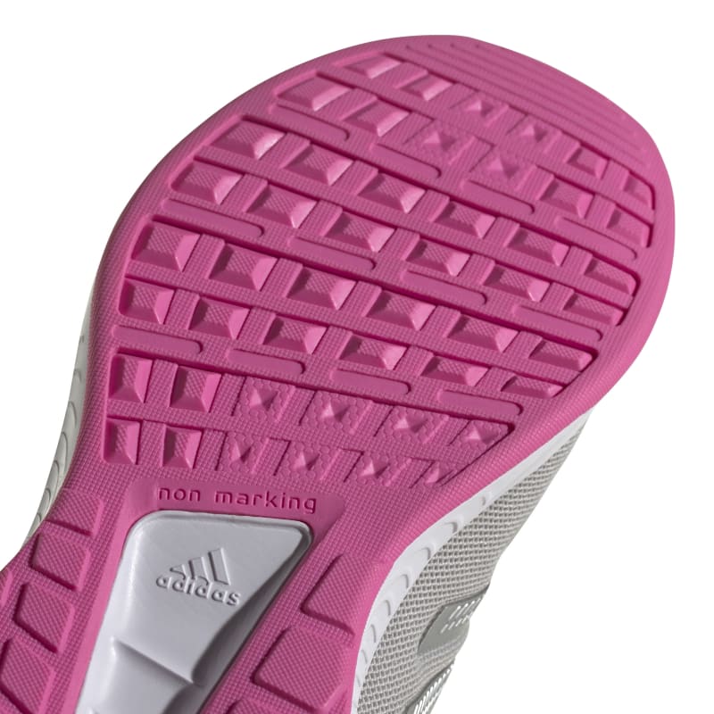 נעלי ספורט אדידס לילדים Adidas Runfalcon 3.0 נעלי ספורט אדידס לילדים צבע אפור בהיר סוליה ורודה עם סקוטש Adidas Runfalcon 3.0