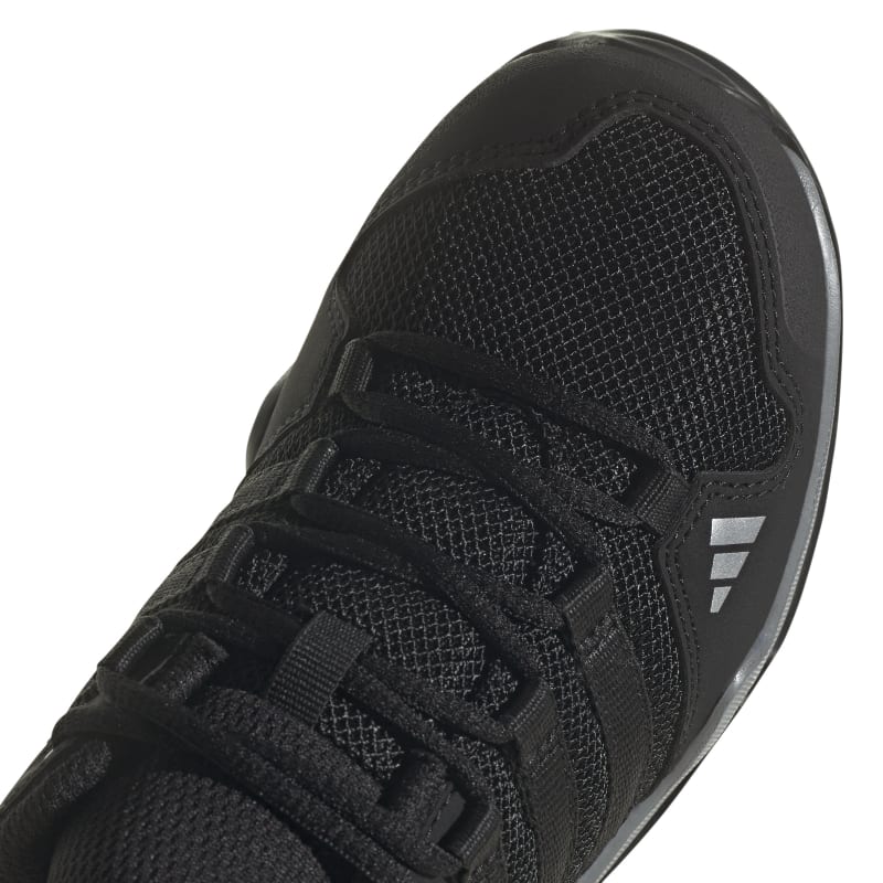 IF7514_8_FOOTWEAR_Photography_Detail View 1_white נעלי שטח אדידס ילדים