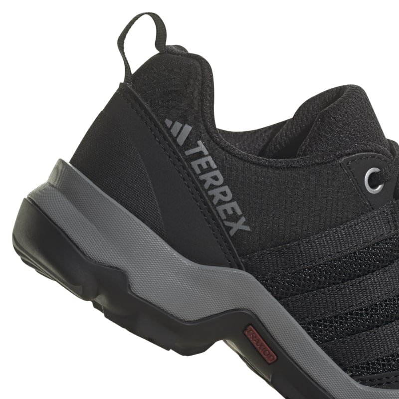 IF7514_9_FOOTWEAR_Photography_Detail View 2_white נעלי שטח אדידס ילדים